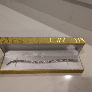 Diamond accent platinum plated bracelet, 7.25"